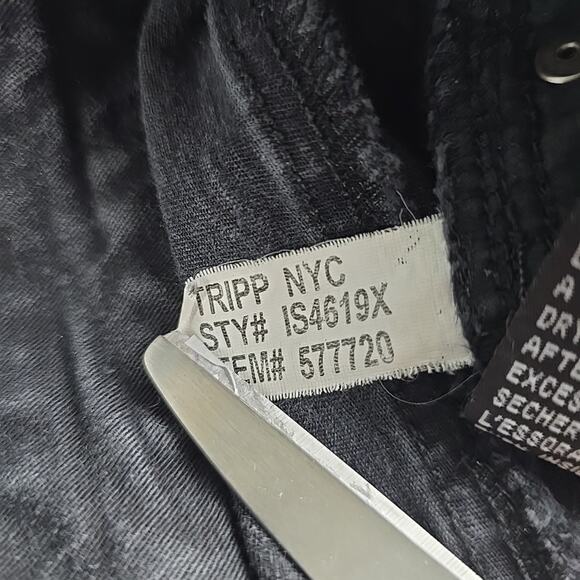 TRIPP NYC Womens Black Capri Cropped Pants 12 Stretch Skull‎ Detail Grunge Goth - Picture 11 of 14